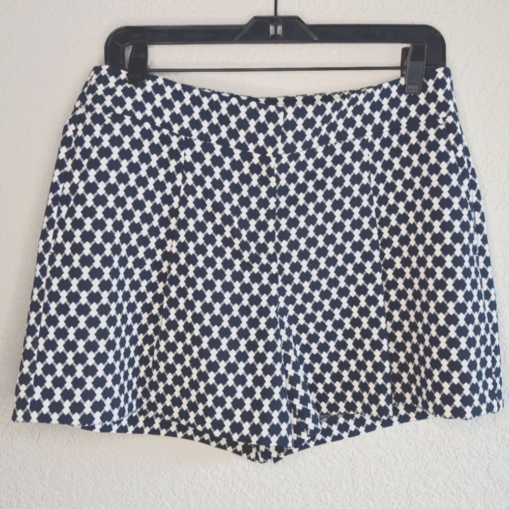 Ann Taylor Pleated Shorts Size 4 Geometric Print Navy White Pockets Tailored
